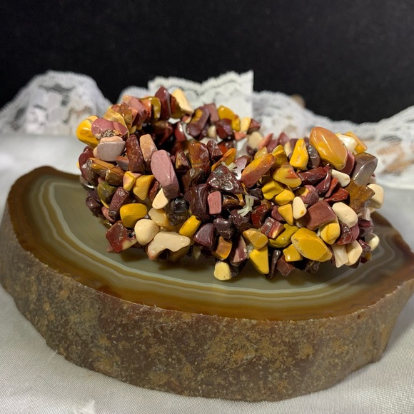 Mookaite Jasper Multicolor Gemstone Chip Bracelet - Picture 3 of 4